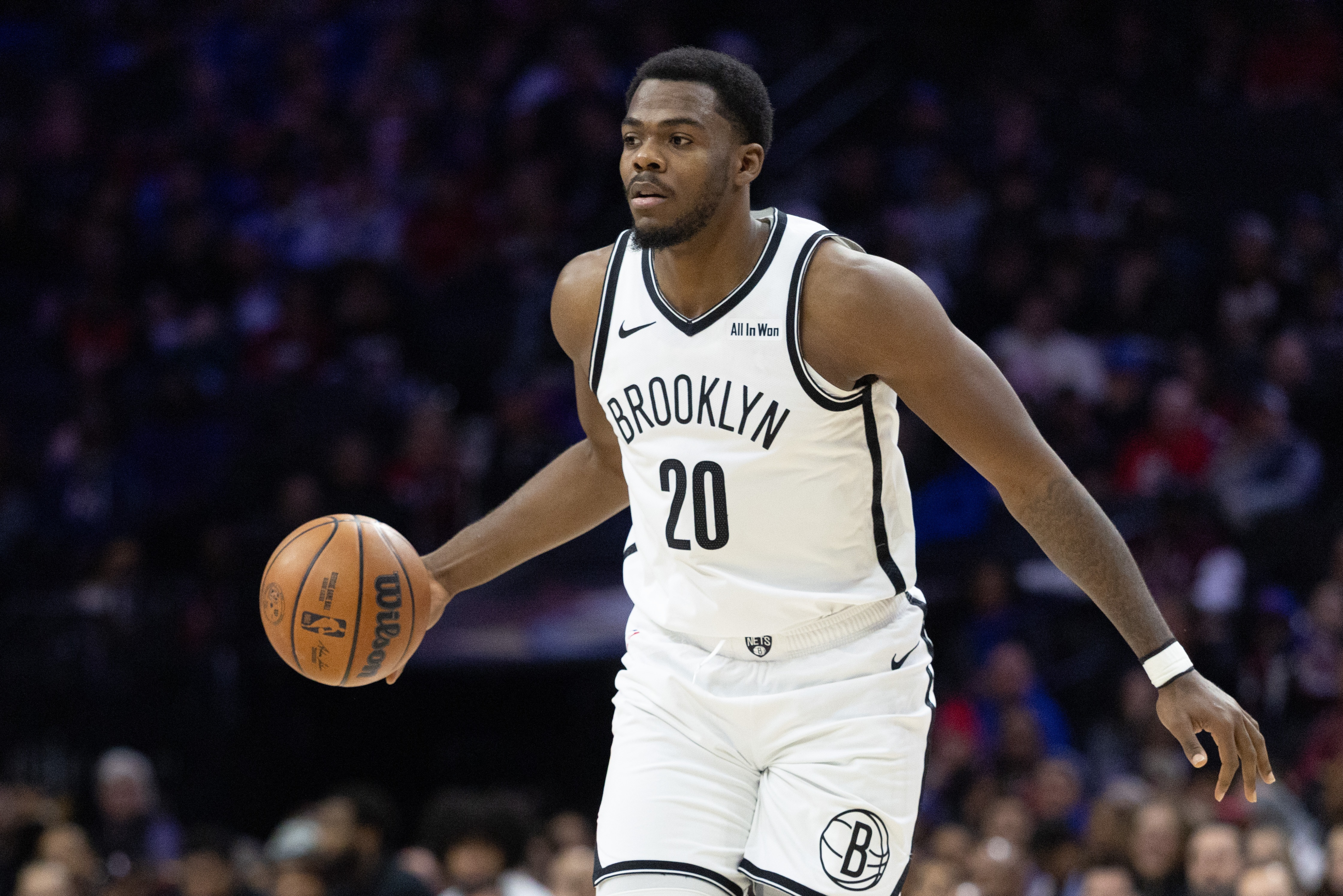 高效攻防!戴隆·夏普11中8拿到19分5板2断1帽 得分平赛季最高